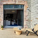 Διαμέρισμα High Ceiling Loft With Its Own Backyard And A Terrace Ταλίν