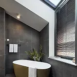 High Ceiling Loft With Its Own Backyard And A Terrace Διαμέρισμα