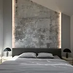 High Ceiling Loft With Its Own Backyard And A Terrace Ταλίν