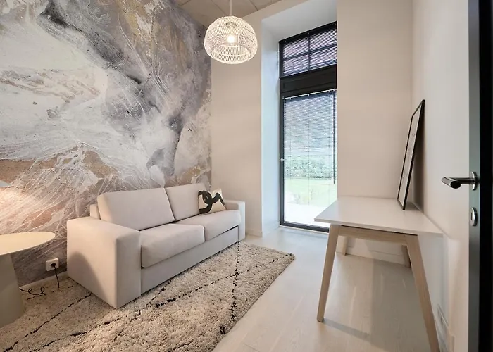 High Ceiling Loft With Its Own Backyard And A Terrace Apartament *