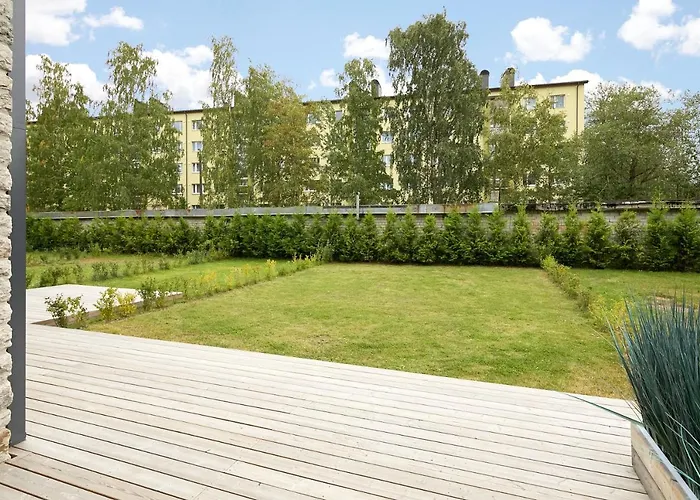 High Ceiling Loft With Its Own Backyard And A Terrace Apartament *