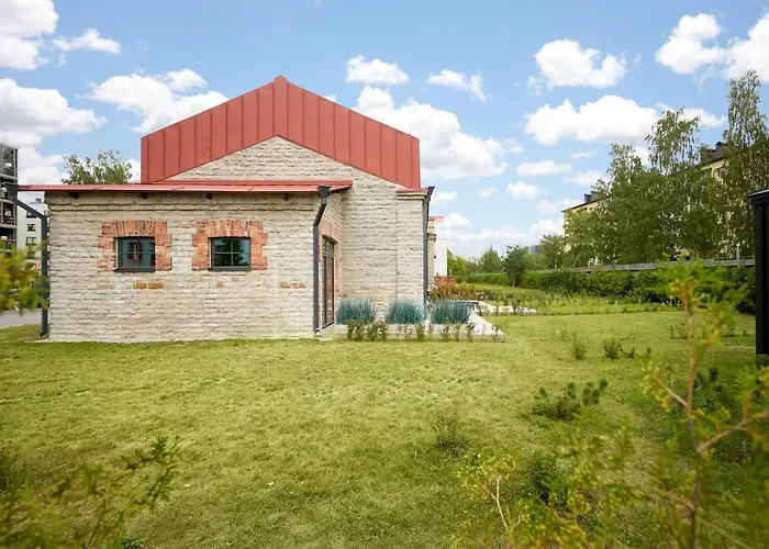 Apartament High Ceiling Loft With Its Own Backyard And A Terrace Tallin