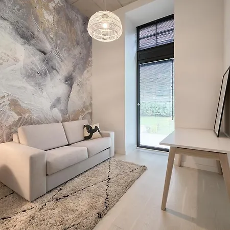 High Ceiling Loft With Its Own Backyard And A Terrace Apartament *